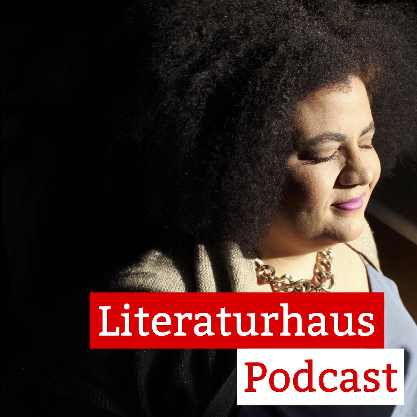 Foto von SchwarzRund mit dem Schriftzug des Literaturhaus-Podcasts