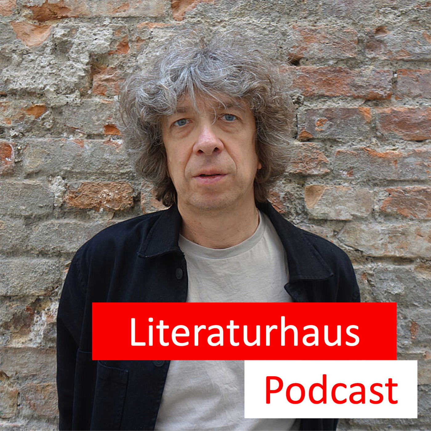Porträtfoto von Thomas Stangl mit Literaturhaus Podcast Aufschrift