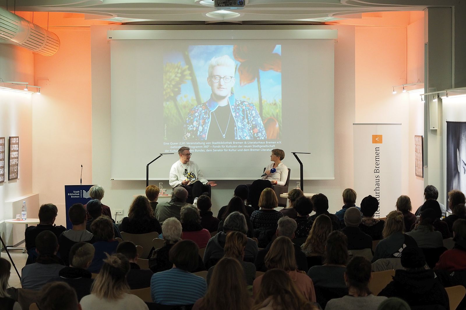 Wall-Saal bei der Lesung mit Linus Giese