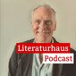 Portrait des Kinderbuchautors Will Gmehling hinter dem Schriftzug des Literaturhaus-Podcasts