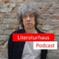 Porträtfoto von Thomas Stangl mit Literaturhaus Podcast Aufschrift