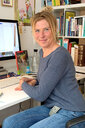 Anna Lott an ihrem Schreibtisch